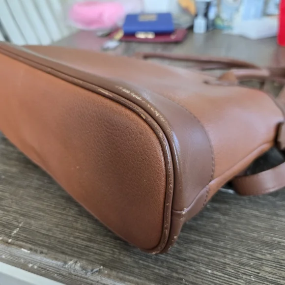 Burberry Brown Leather Satchel with Structured Design - Picture 3 of 5